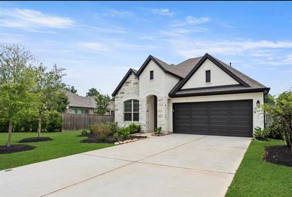Attached, Exterior, Facade, Brick Traditional