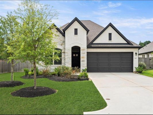 Attached, Exterior, Facade, Brick Traditional