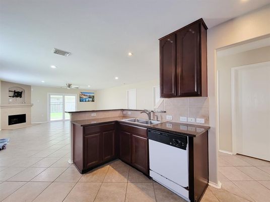 Fireplace, Interior, Kitchen, Recessed Lighting