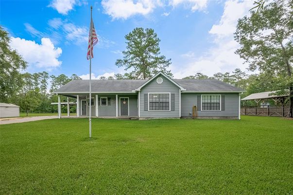 Backyard, Exterior, Facade, Ranch
