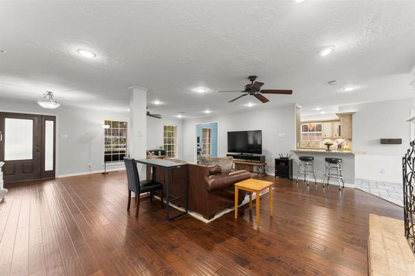 Interior, Kitchen, Living room, Recessed Lighting, Wood Texture Flooring