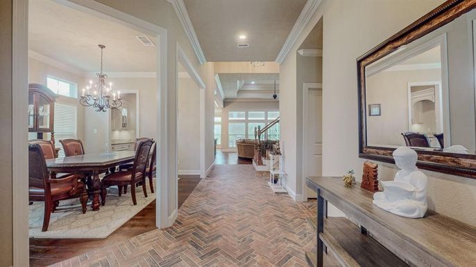 Chandelier, Dining room, Interior, Recessed Lighting, Wood Texture Flooring