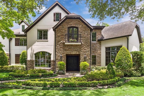 Exterior, Facade, Brick Facade, Brick Traditional