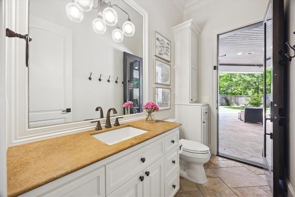 Bathroom, Interior, Recessed Lighting