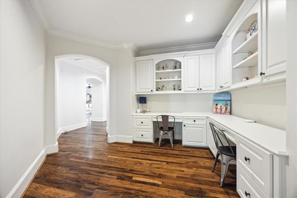 Home Office, Interior, Recessed Lighting, Wood Texture Flooring
