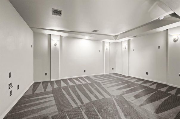 Empty room, Interior