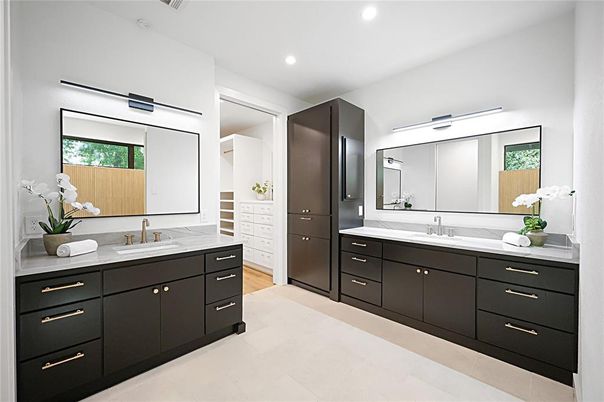 Bathroom, Dual Sink Vanities, Interior, Recessed Lighting
