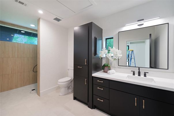 Bathroom, Interior, Recessed Lighting