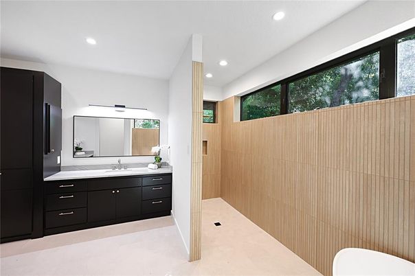 Bathroom, Interior, Recessed Lighting
