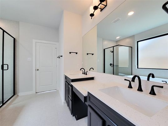 Bathroom, Dual Sink Vanities, Interior, Recessed Lighting