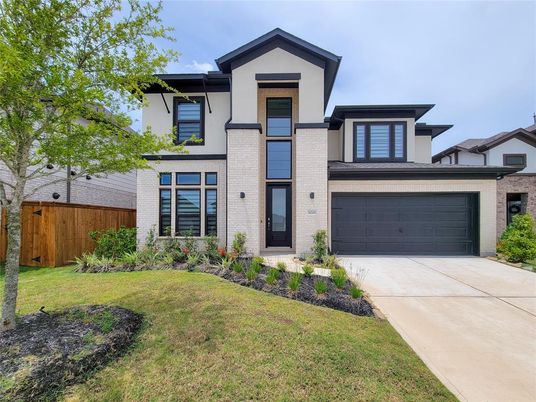 Attached, Exterior, Facade, Modern
