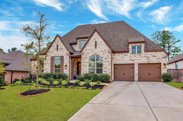 Attached, Exterior, Facade, Brick Traditional