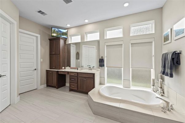 Bathroom, Dual Sink Vanities, Interior, Recessed Lighting