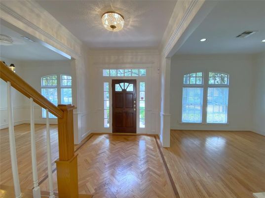 Interior, Recessed Lighting, Wood Texture Flooring
