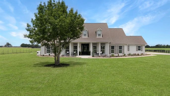 Backyard, Exterior, Facade, Cape Cod