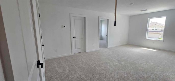 Empty room, Interior