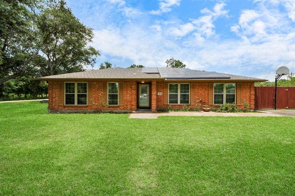 Backyard, Exterior, Facade, Brick Facade, Solar Panels, Ranch