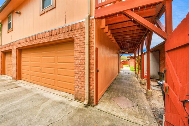Detached Garage, Exterior