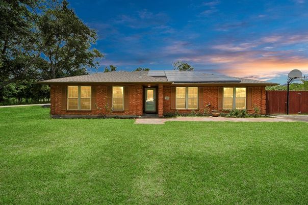 Backyard, Exterior, Facade, Brick Facade, Solar Panels, Ranch