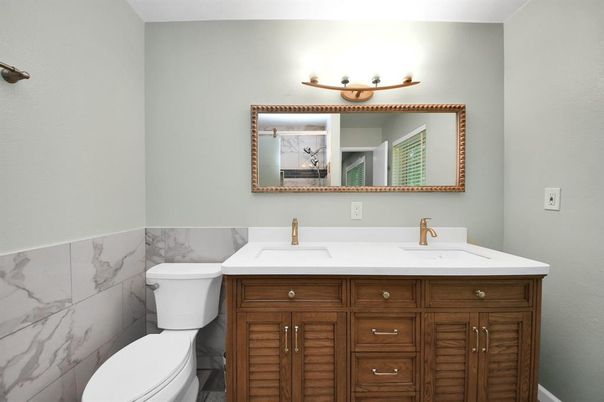 Bathroom, Dual Sink Vanities, Interior