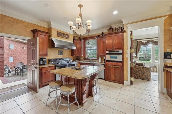 Chandelier, Dining room, Interior, Kitchen, Recessed Lighting, Stainless Steel Appliances