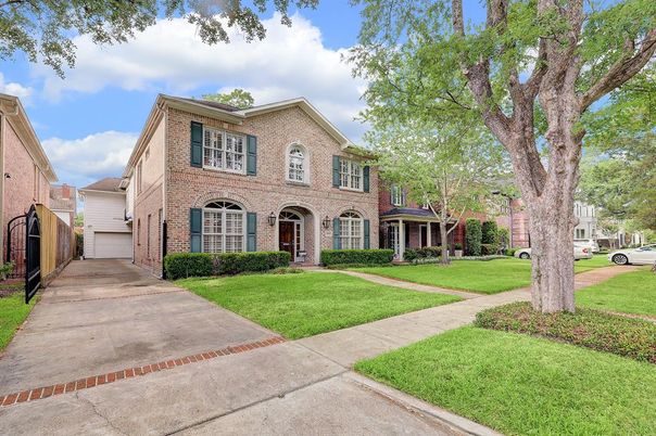 Backyard, Exterior, Facade, Brick Facade, French Provincial