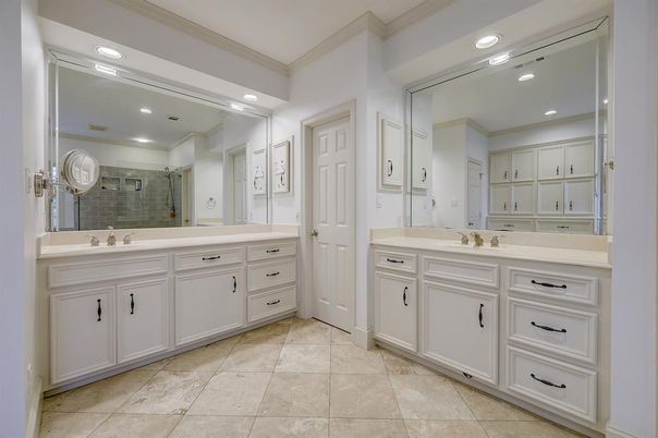 Bathroom, Dual Sink Vanities, Interior, Recessed Lighting