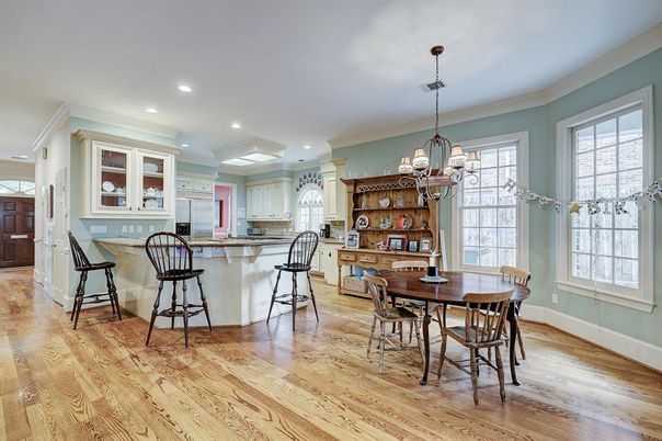 Chandelier, Dining room, Interior, Kitchen, Pendant Lights, Recessed Lighting, Wood Texture Flooring