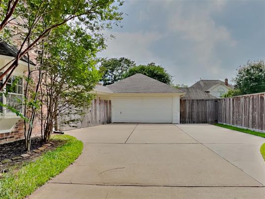 Detached Garage, Exterior