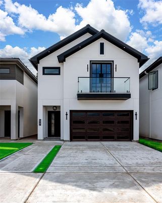 Attached, Exterior, Facade, Modern