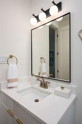 Bathroom, Dual Sink Vanities, Interior