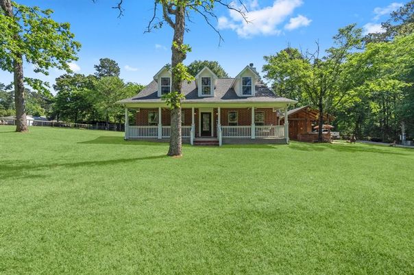 Backyard, Exterior, Facade, Brick Facade, Cape Cod