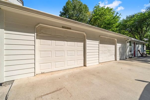 Detached Garage, Exterior