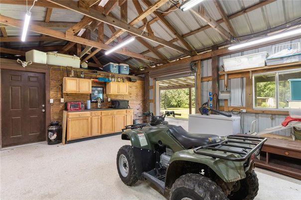 Garage, Interior, Wooden Beams