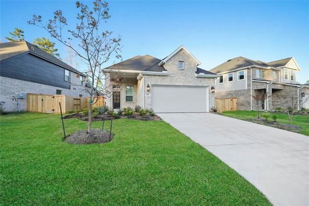 Attached, Backyard, Exterior, Facade, Brick Facade, Ranch