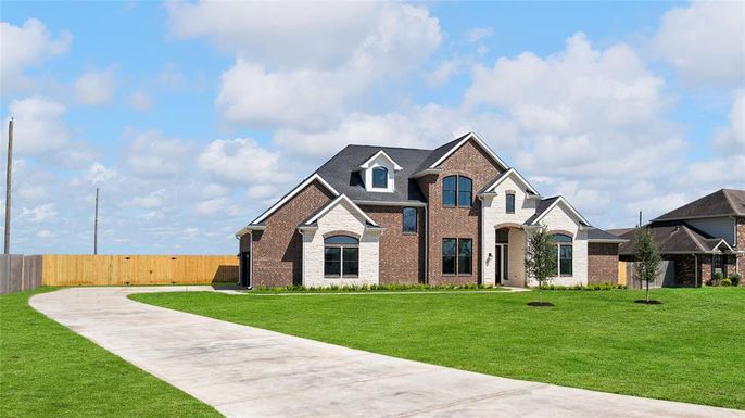 Backyard, Exterior, Facade, Brick Facade, Brick Traditional