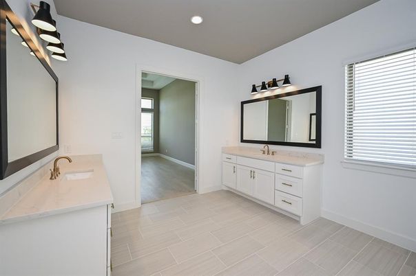 Bathroom, Dual Sink Vanities, Interior, Recessed Lighting