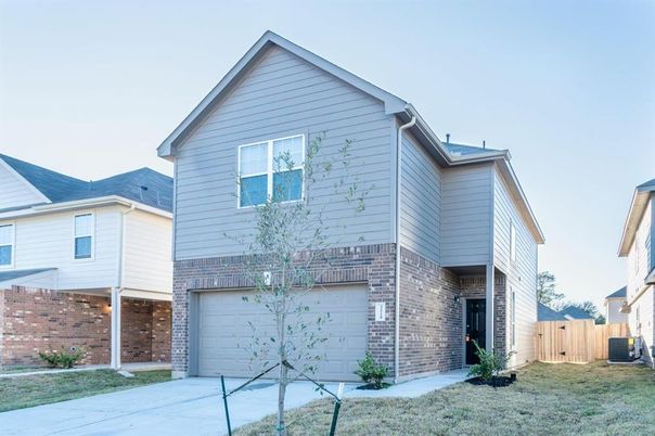 Attached, Exterior, Facade, Brick Facade, Farmhouse