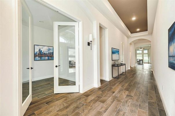 Interior, Recessed Lighting, Wood Texture Flooring