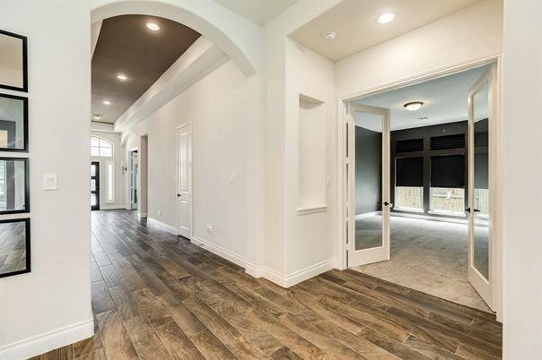 Interior, Recessed Lighting, Wood Texture Flooring