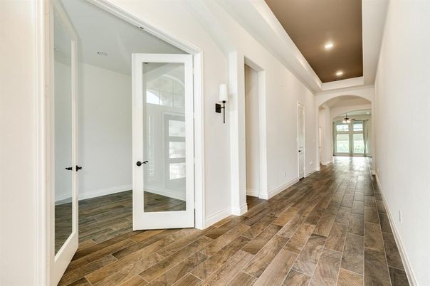 Interior, Recessed Lighting, Wood Texture Flooring