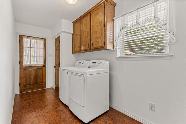 Interior, Washer, Wood Texture Flooring