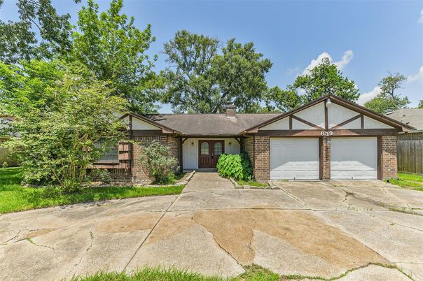 Attached, Exterior, Facade, Brick Facade, Ranch