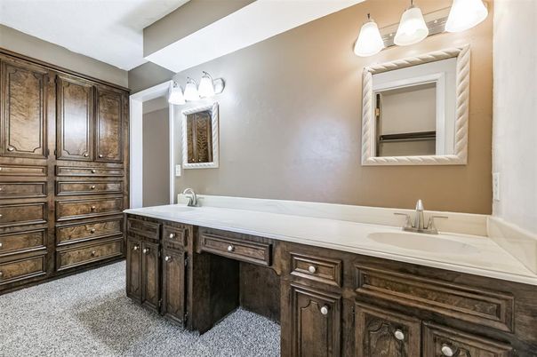 Bathroom, Dual Sink Vanities, Interior