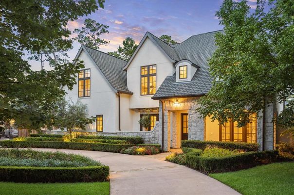 Exterior, Facade, Tudor Revival