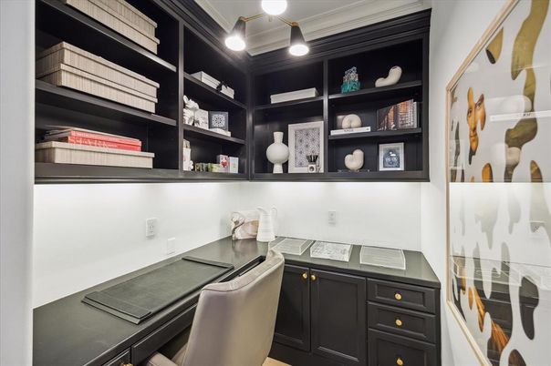 Home Office, Interior