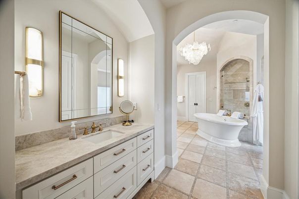 Bathroom, Dual Sink Vanities, Interior