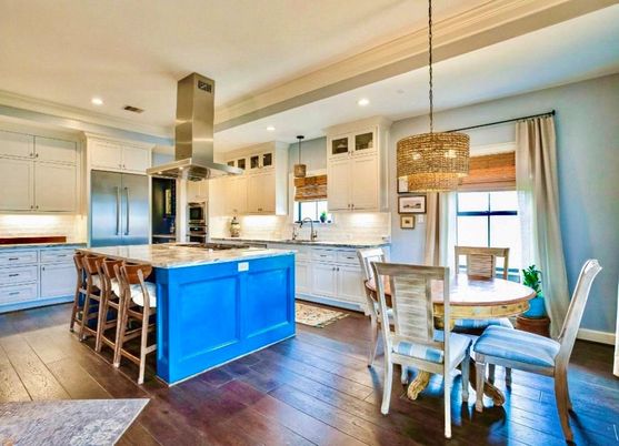 Chandelier, Dining room, Interior, Kitchen, Pendant Lights, Recessed Lighting, Stainless Steel Appliances, Wood Texture Flooring