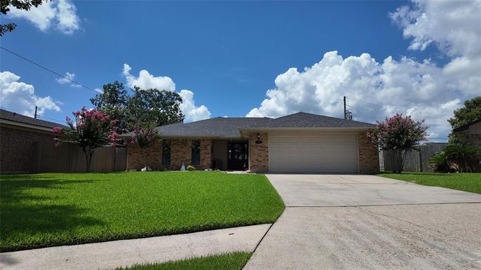Attached, Exterior, Facade, Brick Facade, Ranch