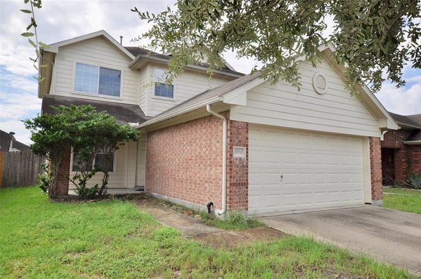 Attached, Exterior, Facade, Brick Facade, American Craftsman